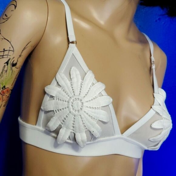 Other - NWOT Valentines Sheer White Embroidered Daisy Bralette 💝